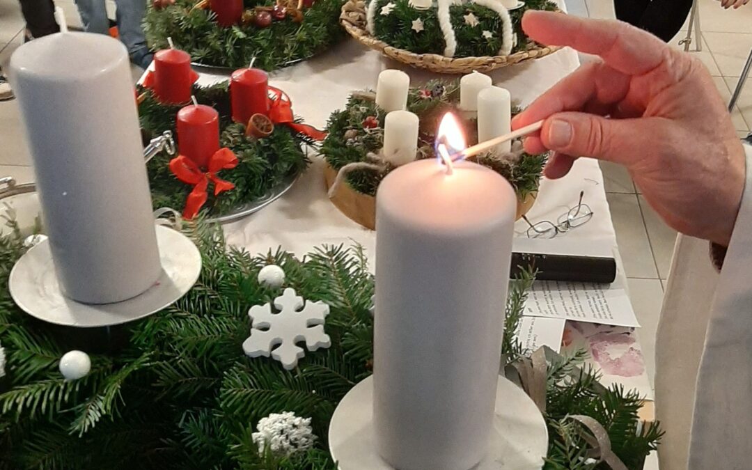 Adventkranzsegnung mit Pater Martin